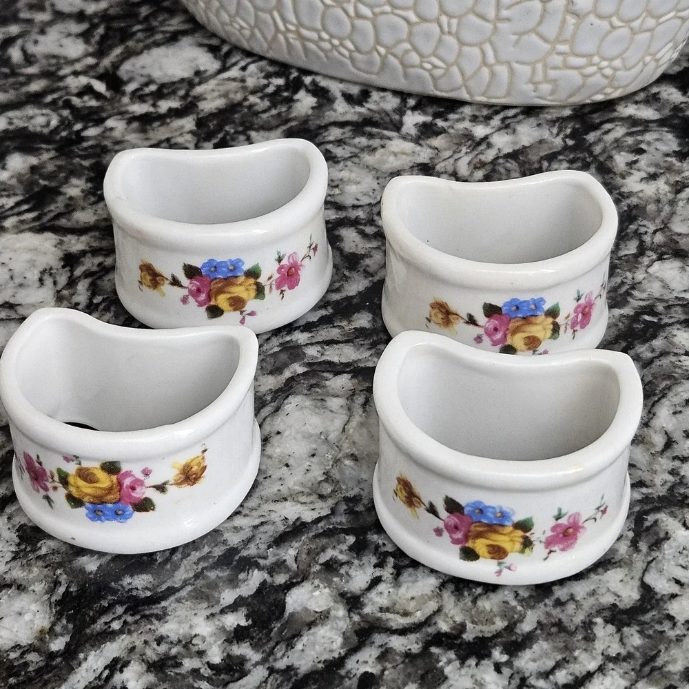 Vintage 4 Piece‎ Porcelain Napkin Ring Set Floral Rose Flowers Pattern Tableware